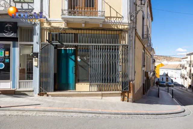 Espectacular edificio a 3 calles con vivienda y locales comerciales en pleno centro de Alhama de Gr — 7