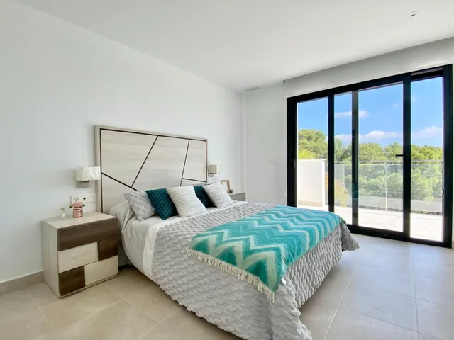 CHALET DE LUJO CON PISCINA, VISTAS AL MAR Y SOLÁRIUM PRIVADO — 9