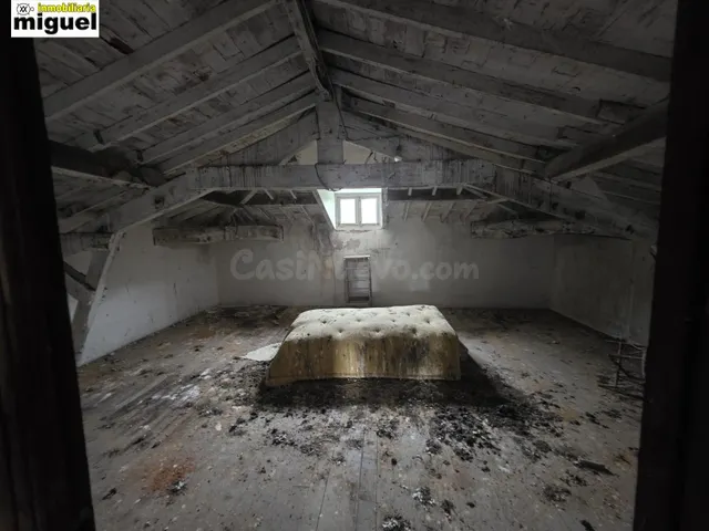 Se vende gran propiedad para rehabilitar en Abándames, Peñam - foto 5