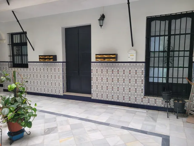 ¡Tu Negocio y Vivienda en el Corazón de Cádiz: 130m2 de Posibilidades Infinitas! — 19