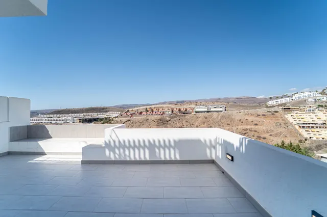 Apartamento renovado de 3 dormitorios con amplia terraza en Puerto Rico — 7