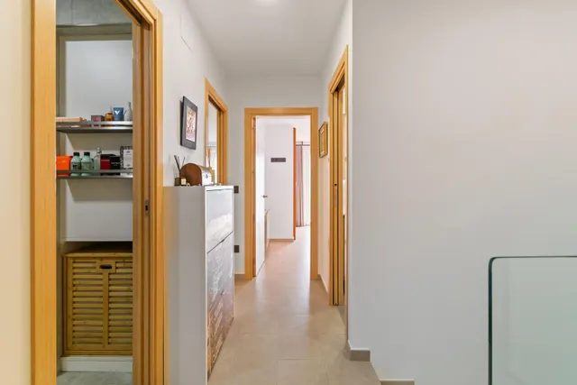 Casa adosada impecable de 4 dormitorios, placas solares y excelente ubicación en Empuriabrava. — 42