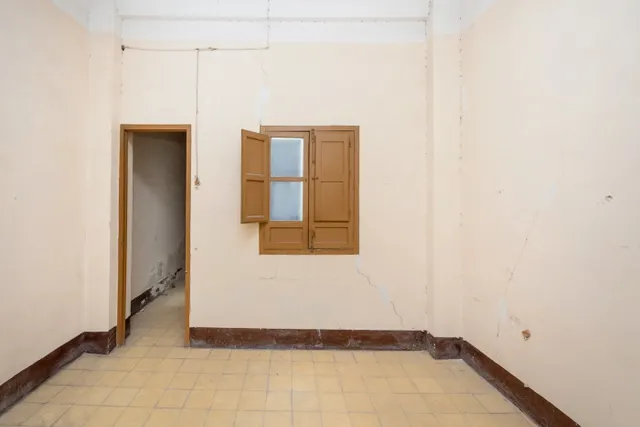A LA VENTA EDIFICIO EN PLAZA BIB-RAMBLA — 30