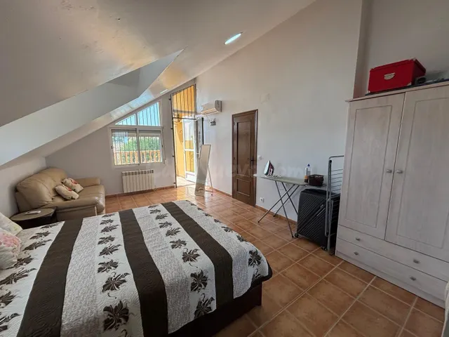 Chalet en Partida del Boch en Crevillente. — 41