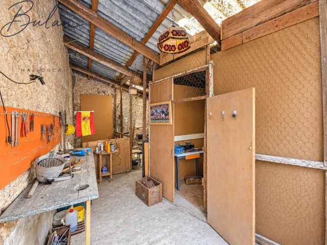 Casa señorial a reformar con bodegas, gran patio y garaje en Consell — 50