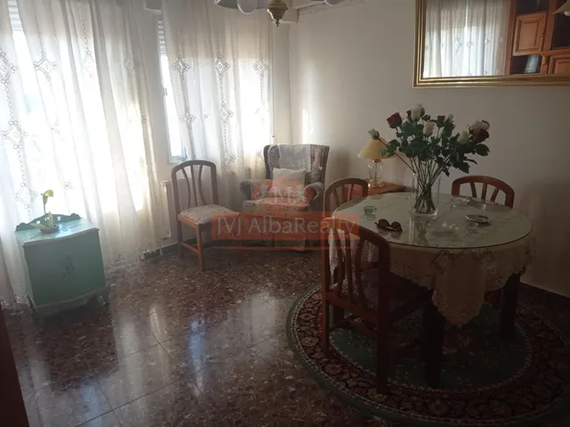 SE VENDE PISO Y LOCAL EN SAN PEDRO(PUEBLO) EN BUEN ESTADO, CON 5 DORMITORIOS. — 11