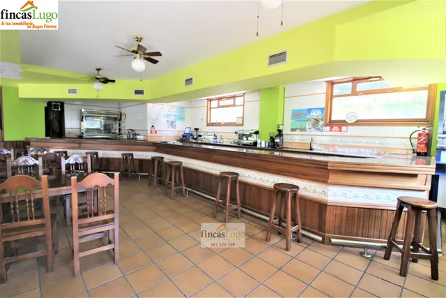 CAFETERÍA-RESTAURANTE EN ZONA UNIVERSITARIA — 36