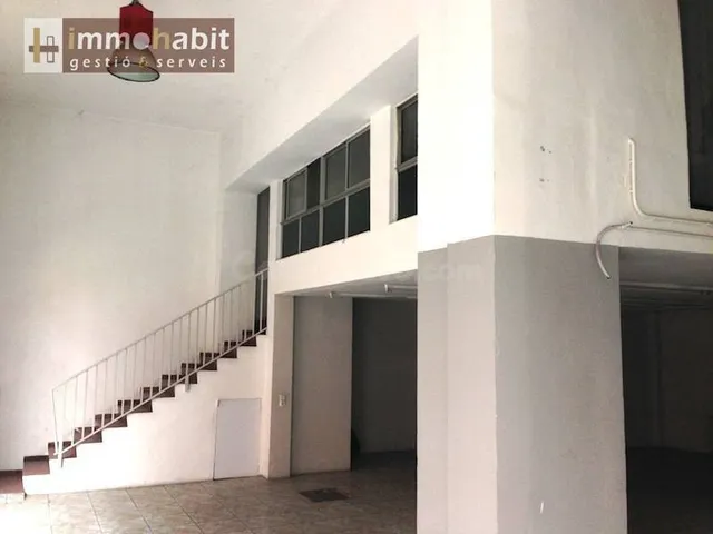 Local de 80 m2 mas 55 m2 de altillo en cap pont — 15