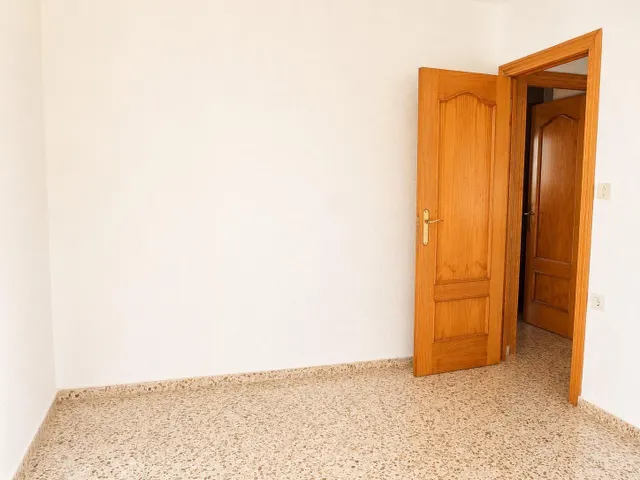 Piso en Armila junto parada de metro todo exterior. — 22