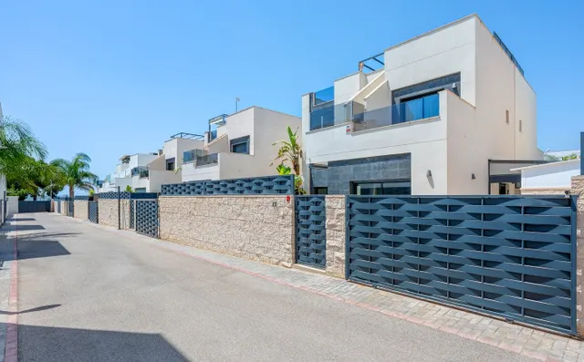 Villa moderna con piscina privada, 3 dormitorios y 3 baños. — 43