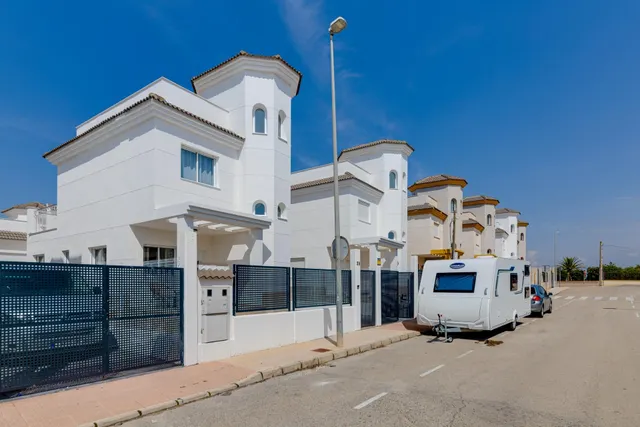 Villa Independiente en San Fulgencio, 3 dormitorios, 3 baños — 41