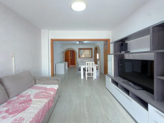 Amplio apartamento completamente reformado + Gran terraza y Piscina comunitaria (160 mts playa) — 14