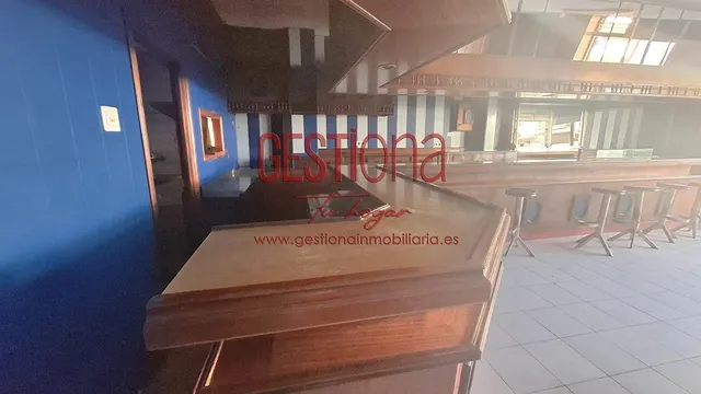 LOCAL COMERCIAL EN LA PENILLA. — 23