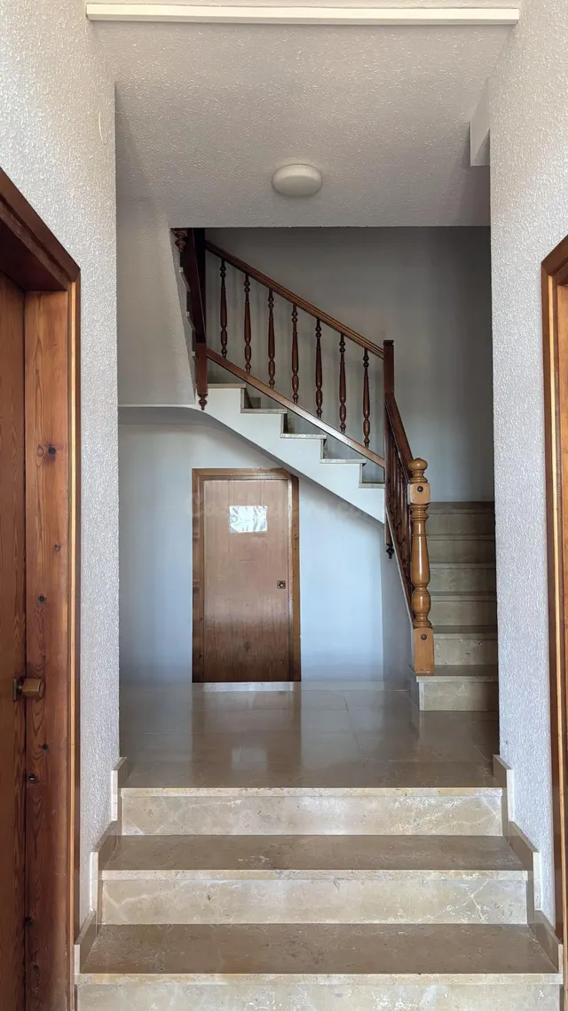 Piso de 4 habitaciones con garaje privado, dos balcones y vistas despejadas en el centro de Deltebre — 4