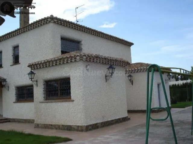INMOBILIARIA TEJARES VENDE CHALET EN URB. AGUA SOL — 4