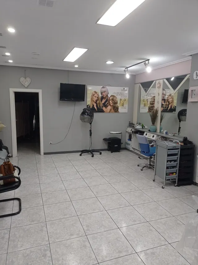 Urbis te ofrece un local comercial en traspaso en zona Labradores, Salamanca. — 5