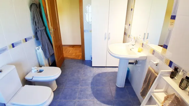 Urbis te ofrece un chalet en venta en Ciudad Rodrigo, Salamanca. — 44