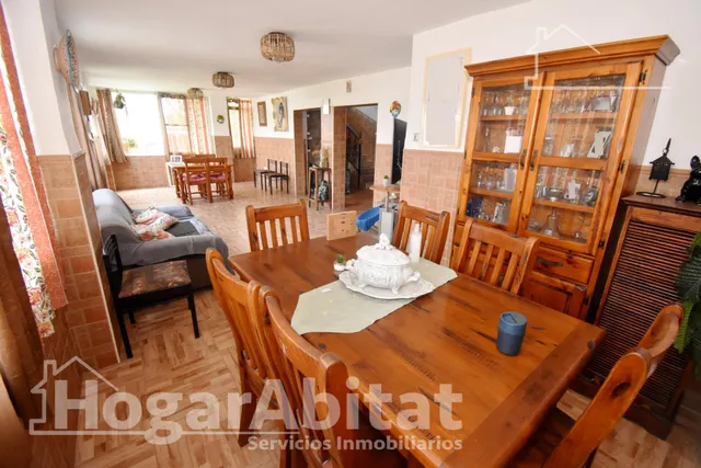 CHALET RÚSTICO CON PISCINA, TERRAZA Y PARKING — 15