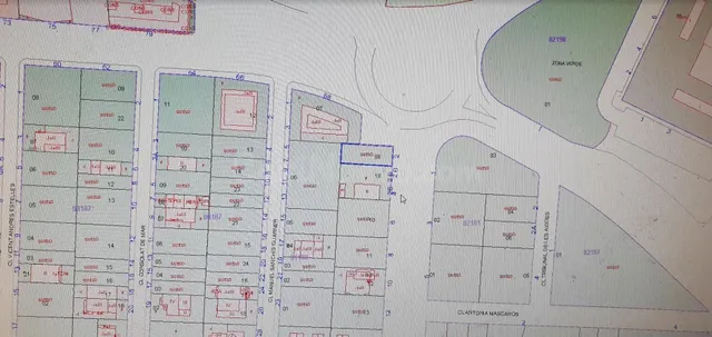 SE VENDE SOLAR EN EL AREA 6 DE 213 METROS