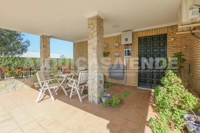 ¡Gran Oportunidad de Inversión! Parcela urbana de 2.400 m2 segregable en 3 parcelas de 800 m2 con chalet existente en Urb. Santa Genoveva — 31