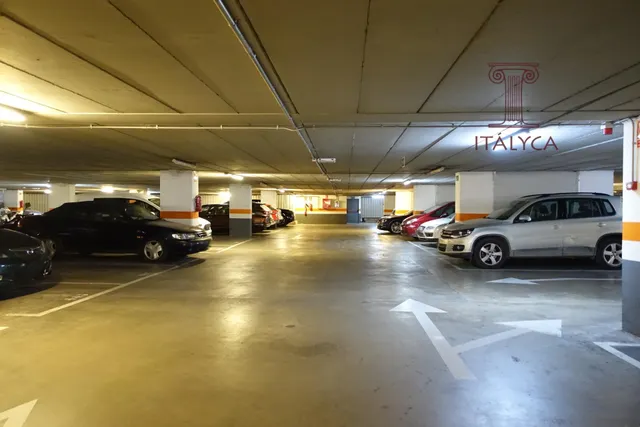 Estupenda plaza de garaje en calle Guadalquivir — 10