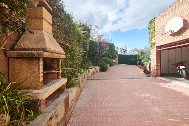 EN VENTA CASA EN VILANOVA I LA GELTRÚ (ZONA L´ARAGAI) — 44