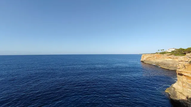 Solar en primera línea de mar con vistas espectaculares — 4