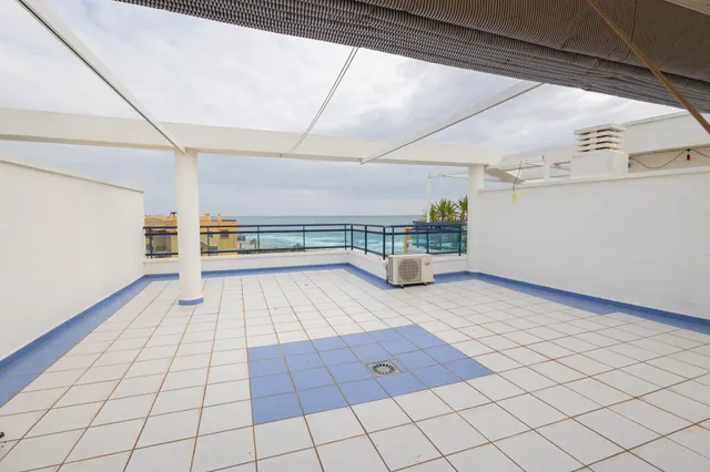 MAGNÍFICO ÁTICO CON VISTAS AL MAR — 46