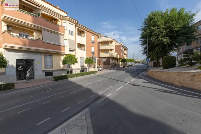 Casa independiente a 5 minutos de Granada en buen estado para entrar a vivir — 2
