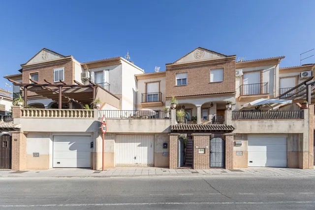 Casa en Ogijares con piscina comunitaria. — 37