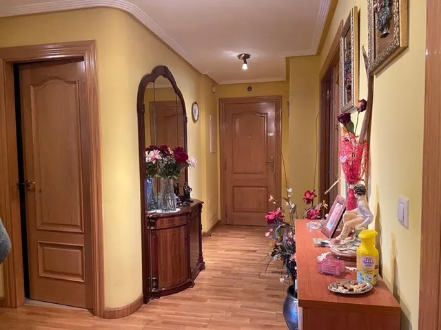 SE VENDE AMPLIO DÚPLEX EN EL CENTRO. COCINA, SALÓN, 3 HAB., 2 BAÑOS, TERRAZAS Y TRASTERO. — 7