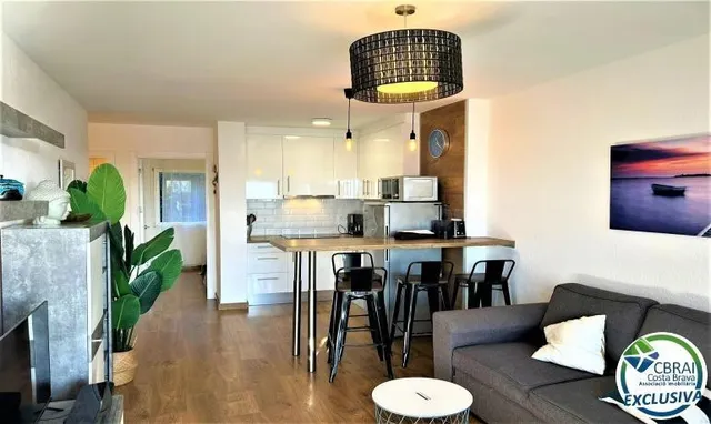 APARTAMENTO REFORMADO CON VISTAS AL MAR Y LICENCIA TURÍSTICA - foto 2