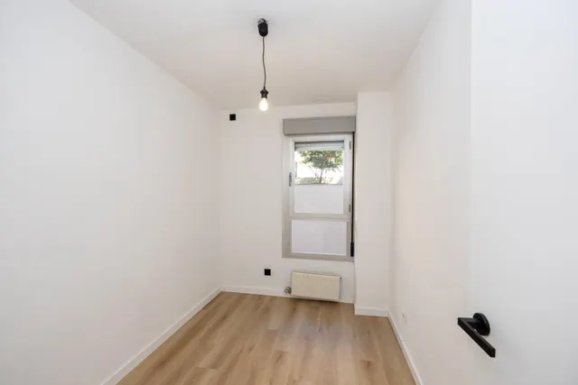 Planta baja con terraza privada, 3 dormitorios, 2 baños y garaje — 15