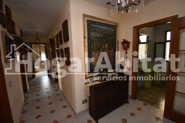 VILLA de 2 alturas con JARDÍN y PISCINA — 47