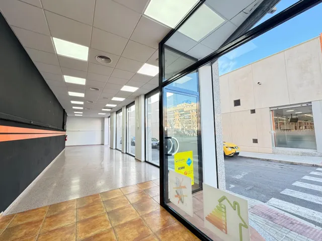 MAGNÍFICO LOCAL COMERCIAL ESQUINA EN PLENO FELIPE V DE PETRE - foto 3