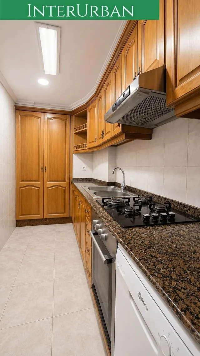 EXCLUSIVA - Amplia casa de pueblo con terraza, buhardilla y  - foto 5