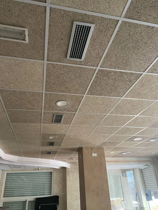 Se vende bajo comercial en perfecto estado — 7