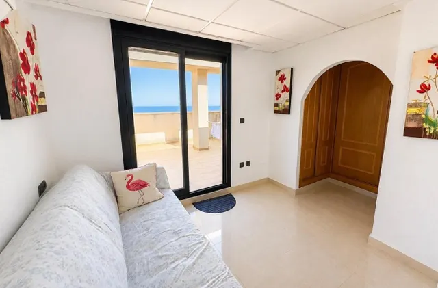 Ático dúplex con vistas frontales al mar y amplio solárium en Guardamar del Segura — 21