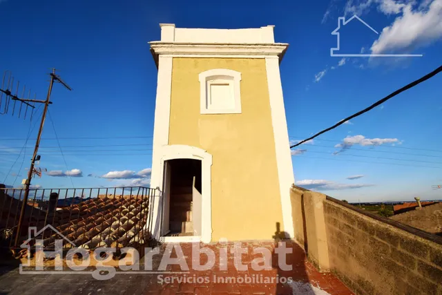 AMPLIA CASA CON 2 TERRAZAS Y GARAJE — 49