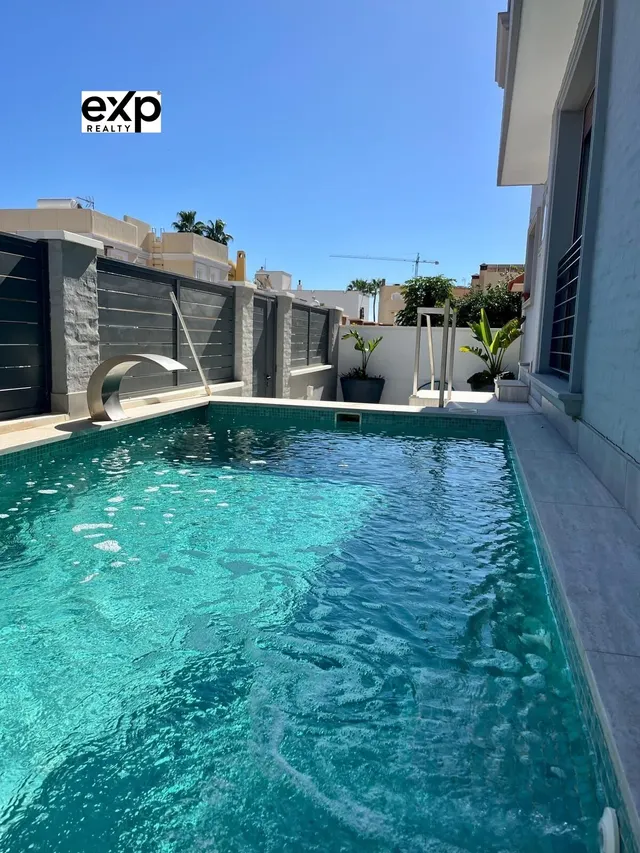CASA UNIFAMILIAR INDEPENDIENTE EN UNA DE LAS ZONAS PRIVILEGI - foto 2