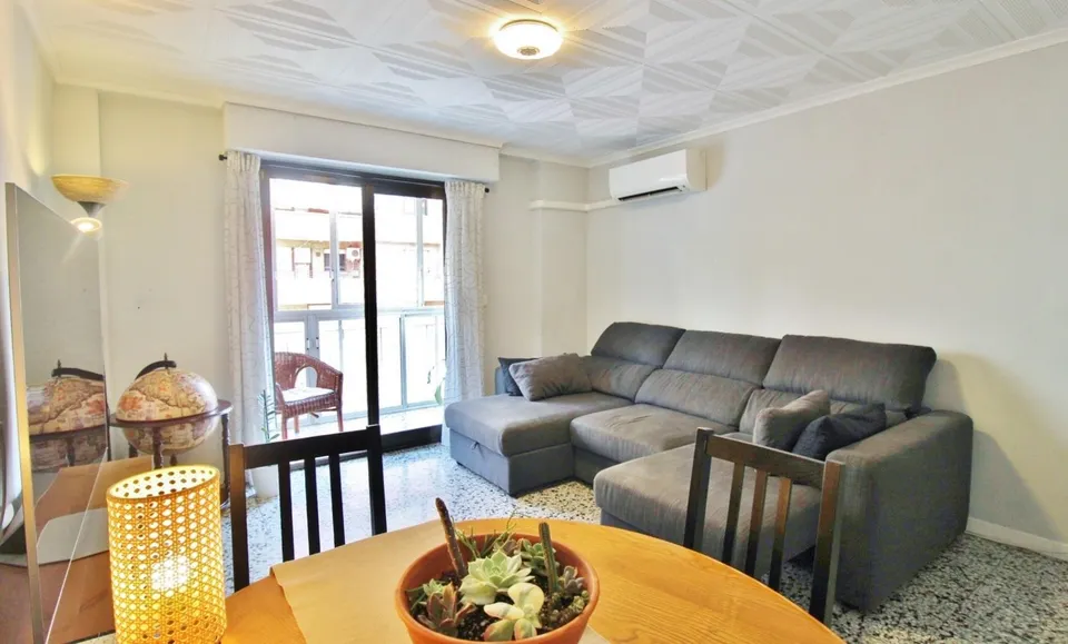 ¡Oportunidad única de inversión en Alicante! Piso en venta en Pinoso, 9 – 1º Izquierda