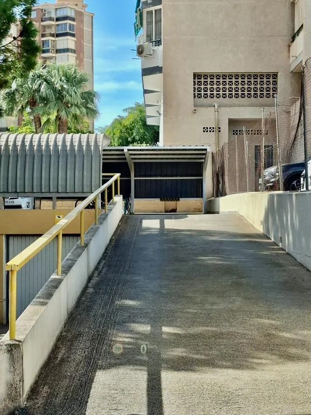Apartamento reformado con vistas al mar, terraza y parking incluido en poniente, Benidorm — 32