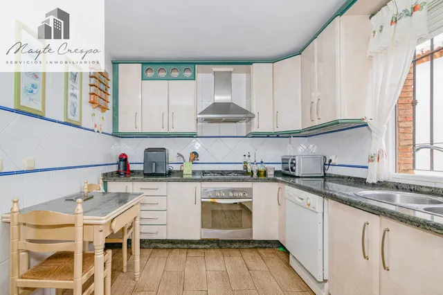 ¡AMPLIA CASA DE 4 DORMITORIOS, 3 BAÑOS Y CALEFACCIÓN CENTRAL EN LA ZUBIA! ✨ — 12