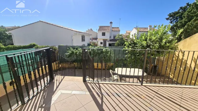 Adosado pareado con piscina privada en Playa de Daimús a 600 - foto 4