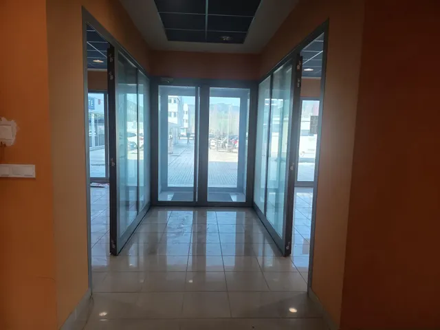 Nave con oficinas en ciudad del transporte — 8
