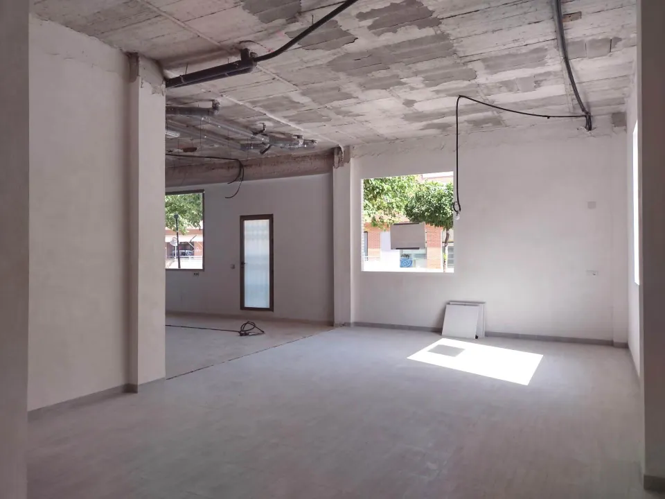 ¡Se alquila local comercial en Puente Tocinos!