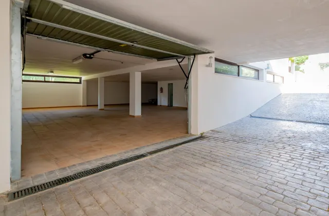 Exclusiva casa de lujo con piscina privada en un entorno tranquilo y selecto — 43