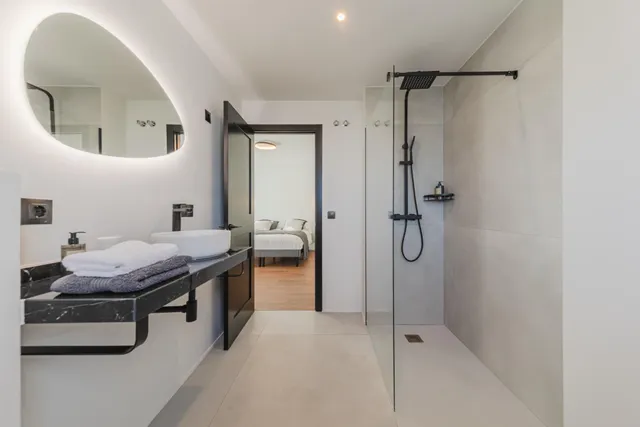 Exclusividad, diseño y privacidad en una de las mejores zonas residenciales de Sevilla — 38
