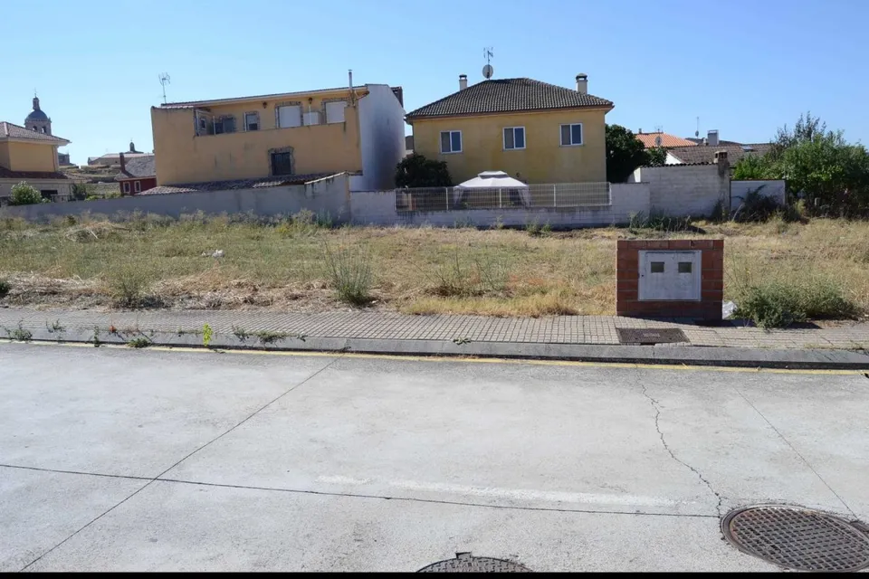 Urbis te ofrece un estupendo solar en venta en Ciudad Rodrigo, Salamanca.