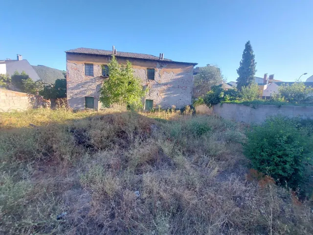 VENTA: Casa con Terreno en La Placa — 3